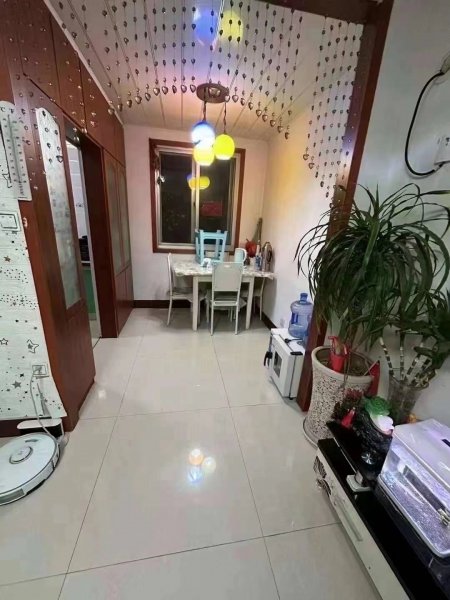 首次出租河滨四楼75平，精装地暖，家电齐全，两个空调，双气，非常干净‎