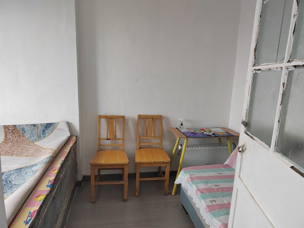 向阳小区精装贴地四楼550元出租