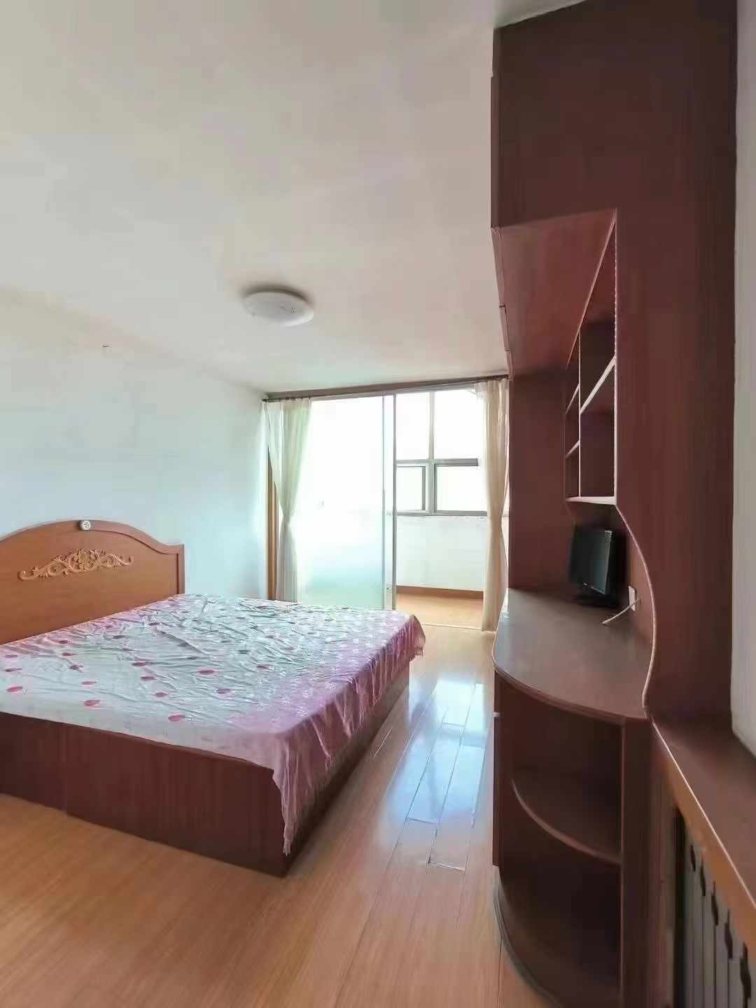 东风花园，六楼80平，两室两厅家具家电齐全，年租800元/月