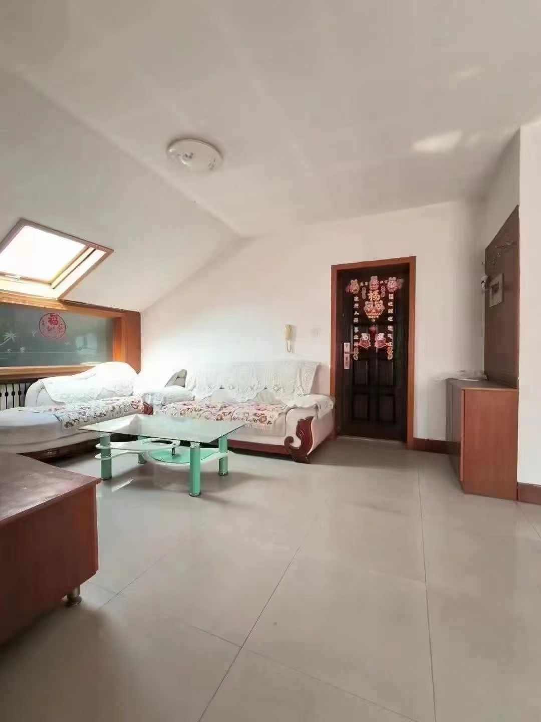 东风花园，六楼80平，两室两厅家具家电齐全，年租800元/月