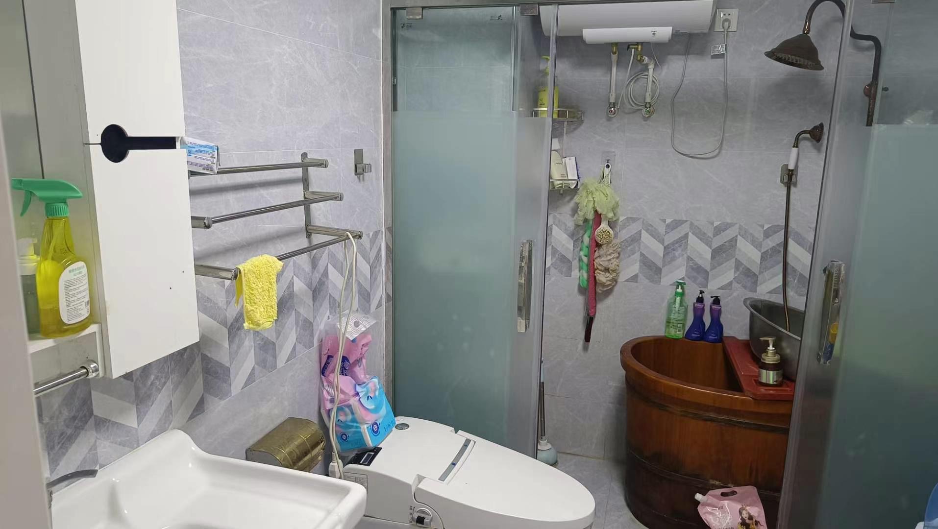 豪门小区6楼137平精装出租