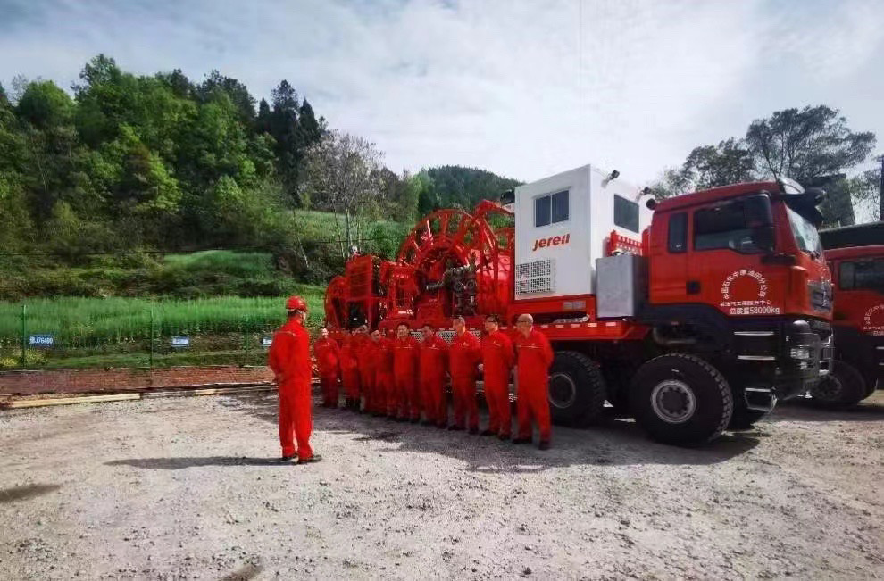 中石油招聘b2司机，50周岁以下交五险