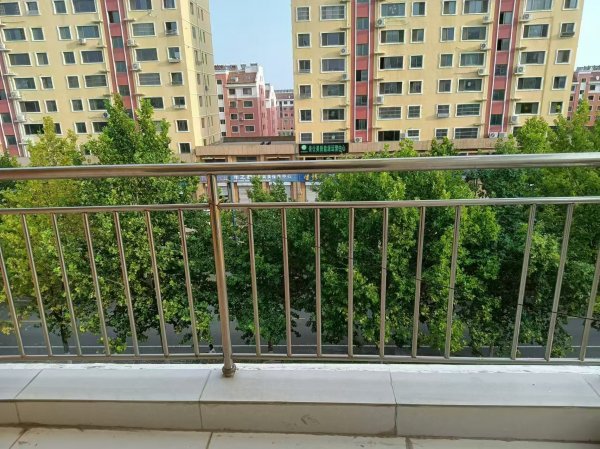 西城华府五楼阁楼对外出租
