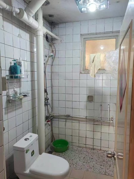 静园小区一楼三室家电齐有空调热水器租金900