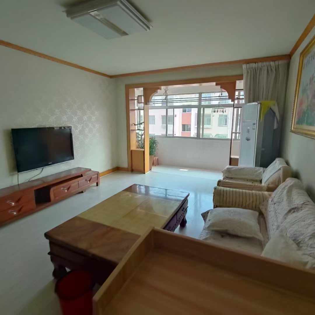 光明小区，四楼，98平，三室，南厅，带家具家电，1200/月