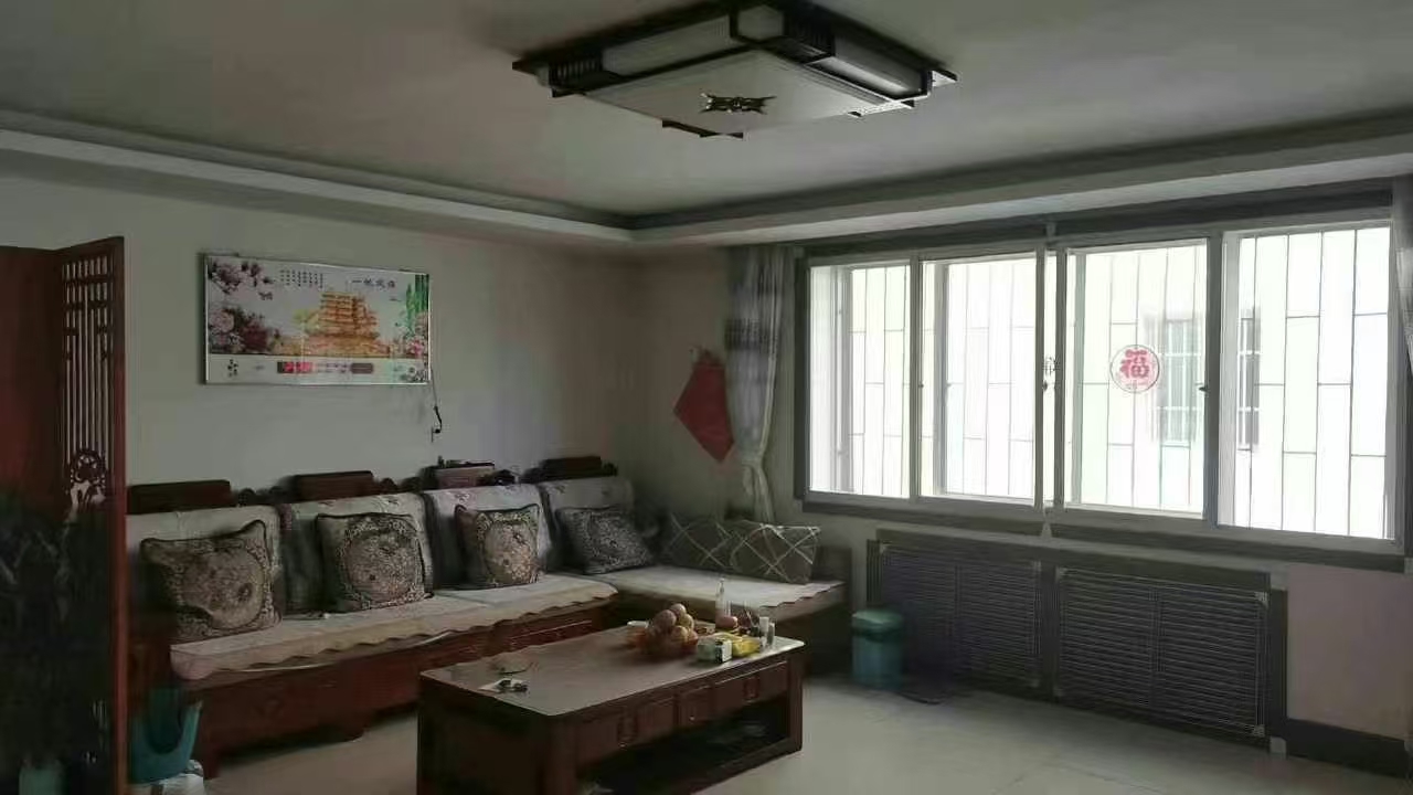 金苹果小区一楼128平米东边户，精装修，现在是3室1卫，可以改成3室2卫！