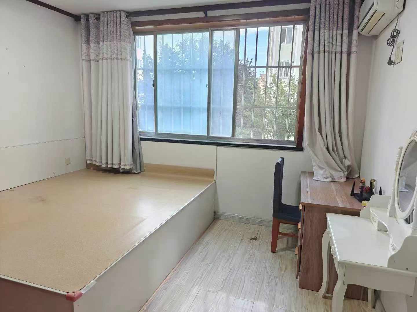 ​​​​​​幸福二期1楼 ，边户96平，精装地暖，洗手间有窗43.8万小议