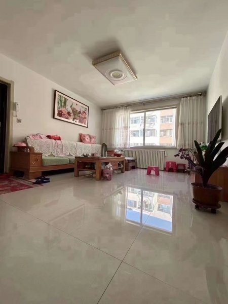 光明小区2楼，91平，两室两厅（可做三室），家里超级板正，拎包入住