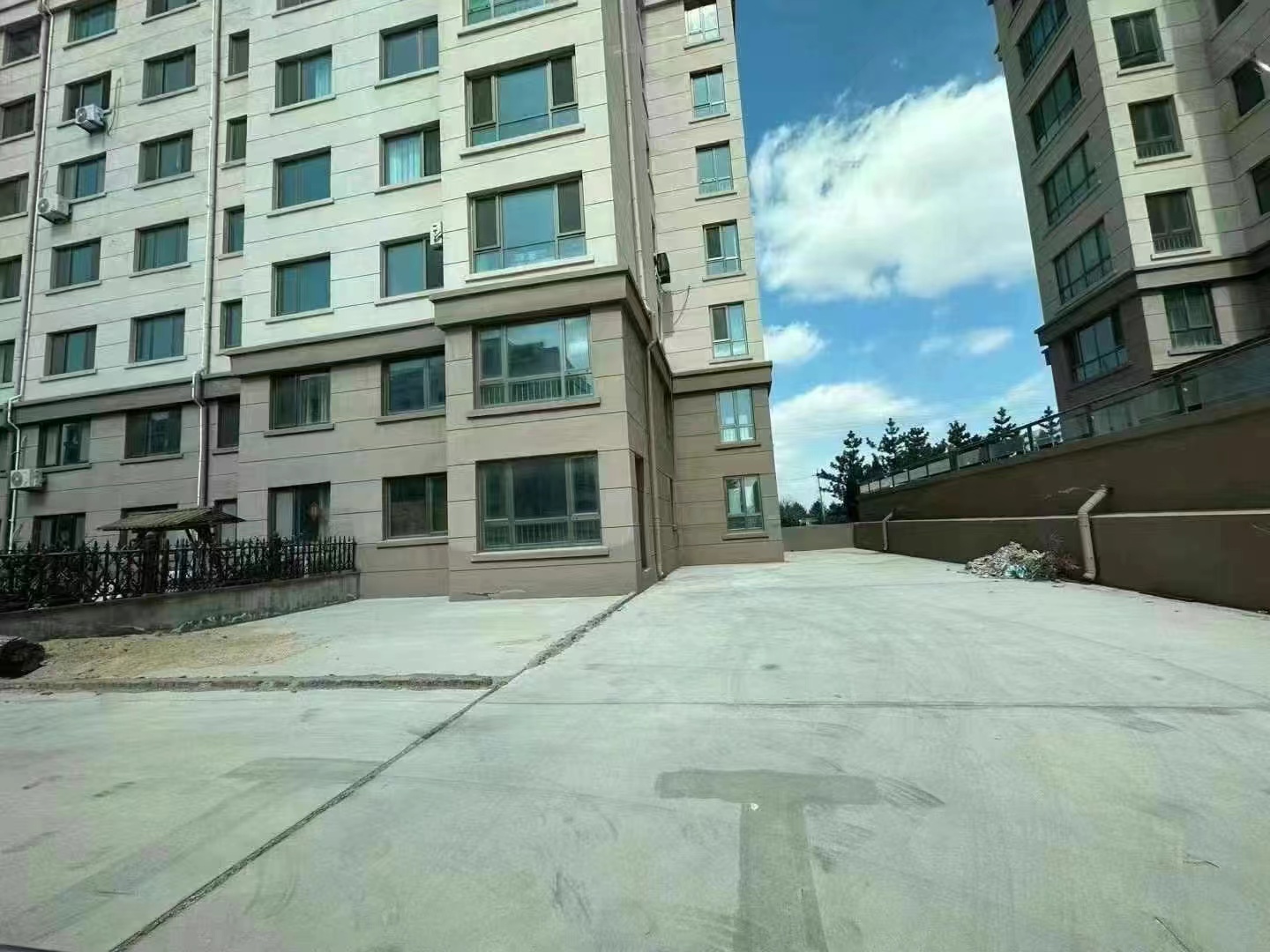 香格里拉二区高层一楼带花园出售