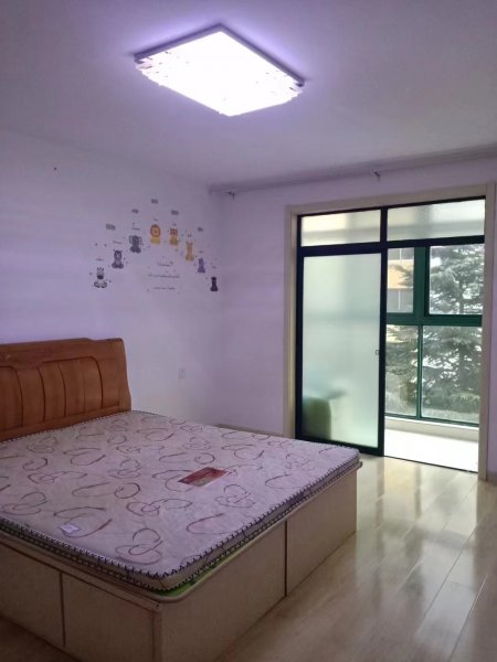阳光丽苑小区框架2楼97平，42.8万 精装短住地暖，三室