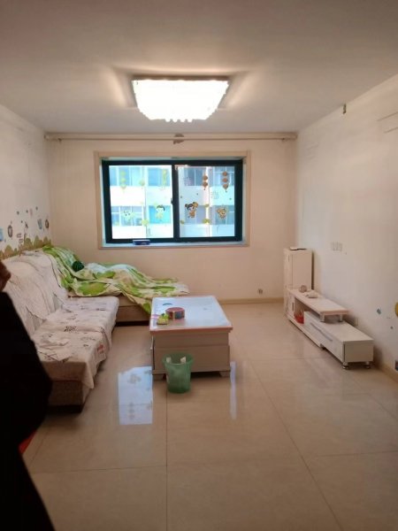 阳光丽苑小区框架2楼97平，42.8万 精装短住地暖，三室