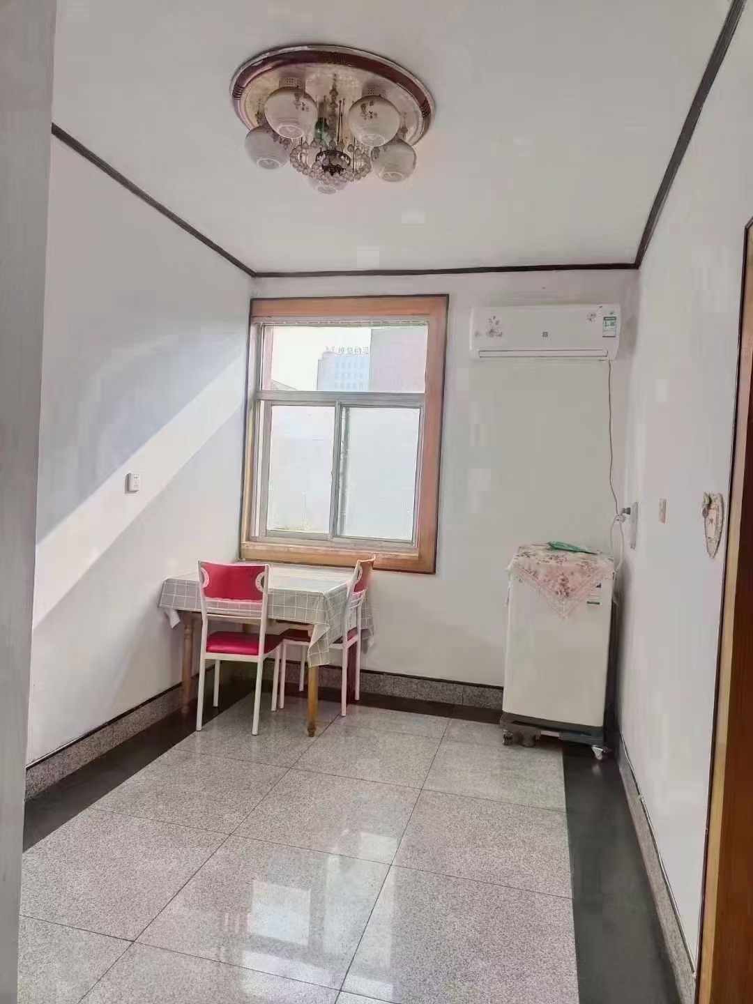 东山小区三楼