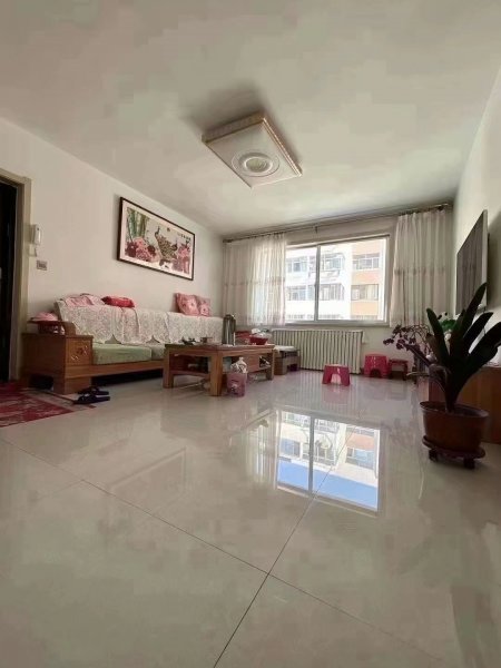 光明小区2楼，91平，两室两厅（客可做三室），家里超级板正，拎包入住