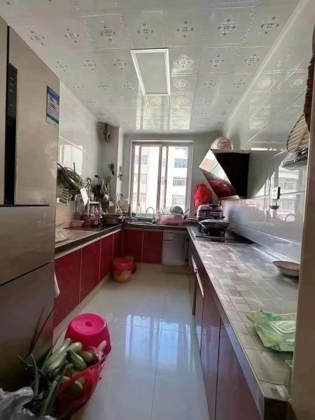 光明小区2楼，91平，两室两厅（客可做三室），家里超级板正，拎包入住