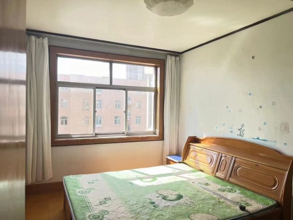 东山小区 3楼 76平，39.8万，三居室