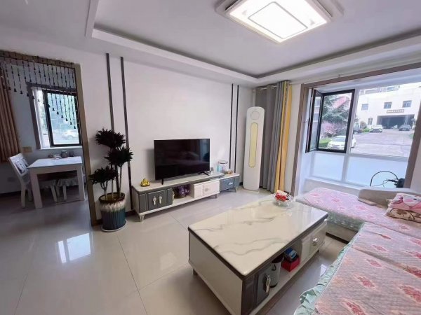 特价富豪城坡下框架1楼101平 ，精装短住，带家具地暖