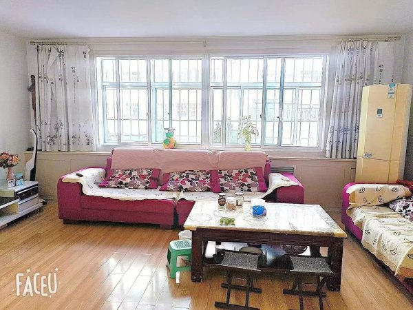 城东三区一楼131平，63.8万 三室两厅，精装，双气