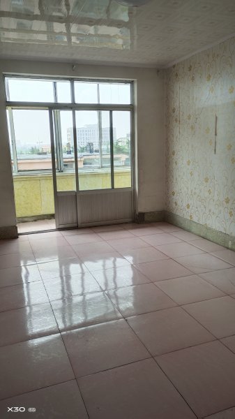 东山小区5楼76平，29万，府前中学，二实验小学黄山小学，重点学区房，随时看房。