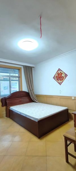 一中南馨园小区三楼，75平米，三室一厅，家具家电齐全，900一个月，年租年付