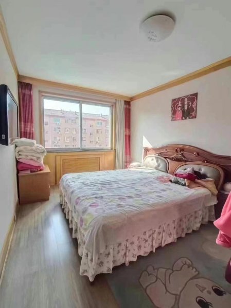 向阳小区，4楼118平，49.8万 三室朝阳，双阳台