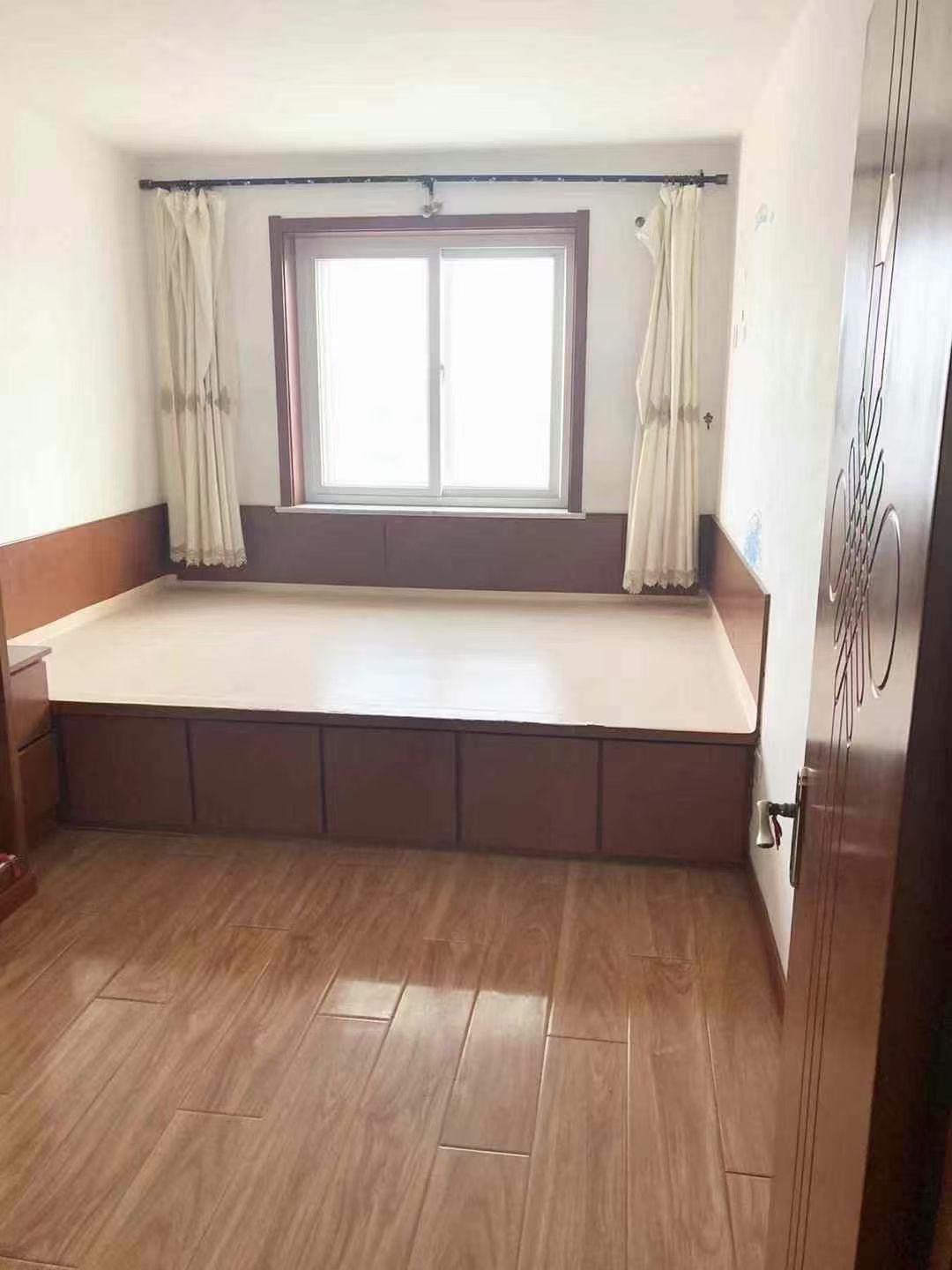 ????房东直降八万！腾达二区框架3楼93平，地暖家电家具齐全，诚售49.8万