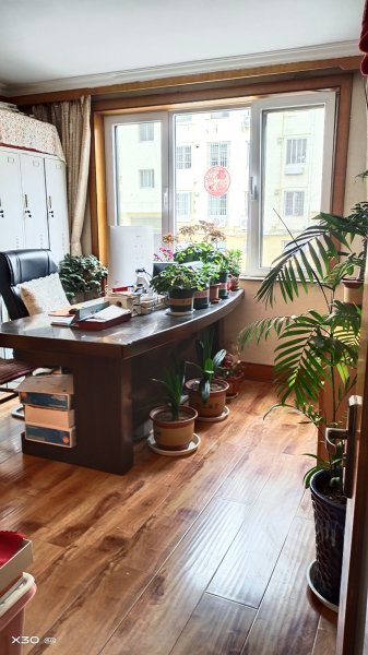 金岭阳光1楼85平三室33.8万平西山有两层门市和楼连接直通门市72平33万可单卖
