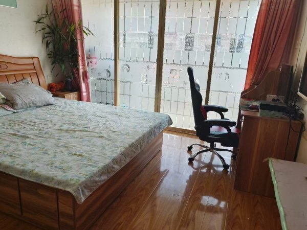夏南新城小区五楼+阁楼+草棚45.8W，楼下启蒙幼儿园一实小学区房