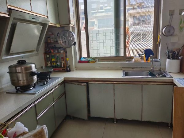 夏南新城小区五楼+阁楼+草棚45.8W，楼下启蒙幼儿园一实小学区房