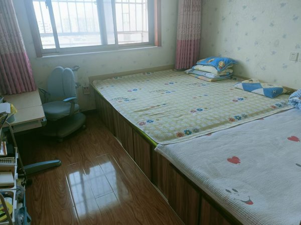 夏南新城小区五楼+阁楼+草棚45.8W，楼下启蒙幼儿园一实小学区房