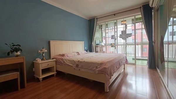 东风华冠4楼126平！57.8万 三室两厅两卫！双气！