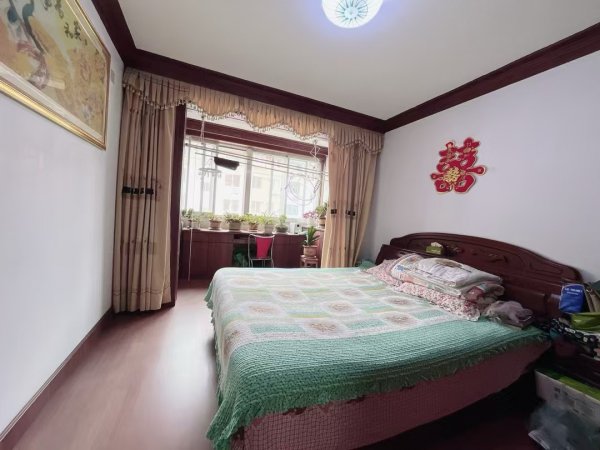 祥和小区4楼 85平 32.8万，两室两厅