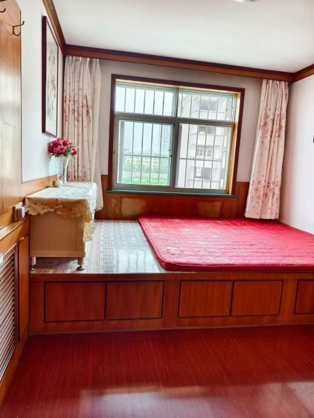 世纪花园二楼，81平，43.8万 两室两厅