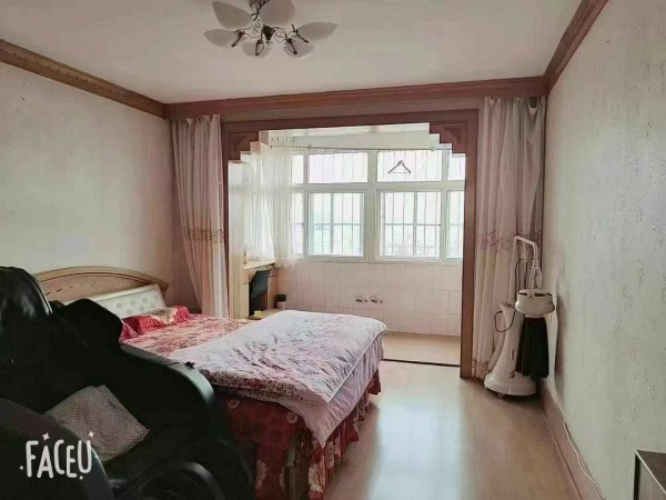 城东一区2楼99平，57.8万，两室可改三室