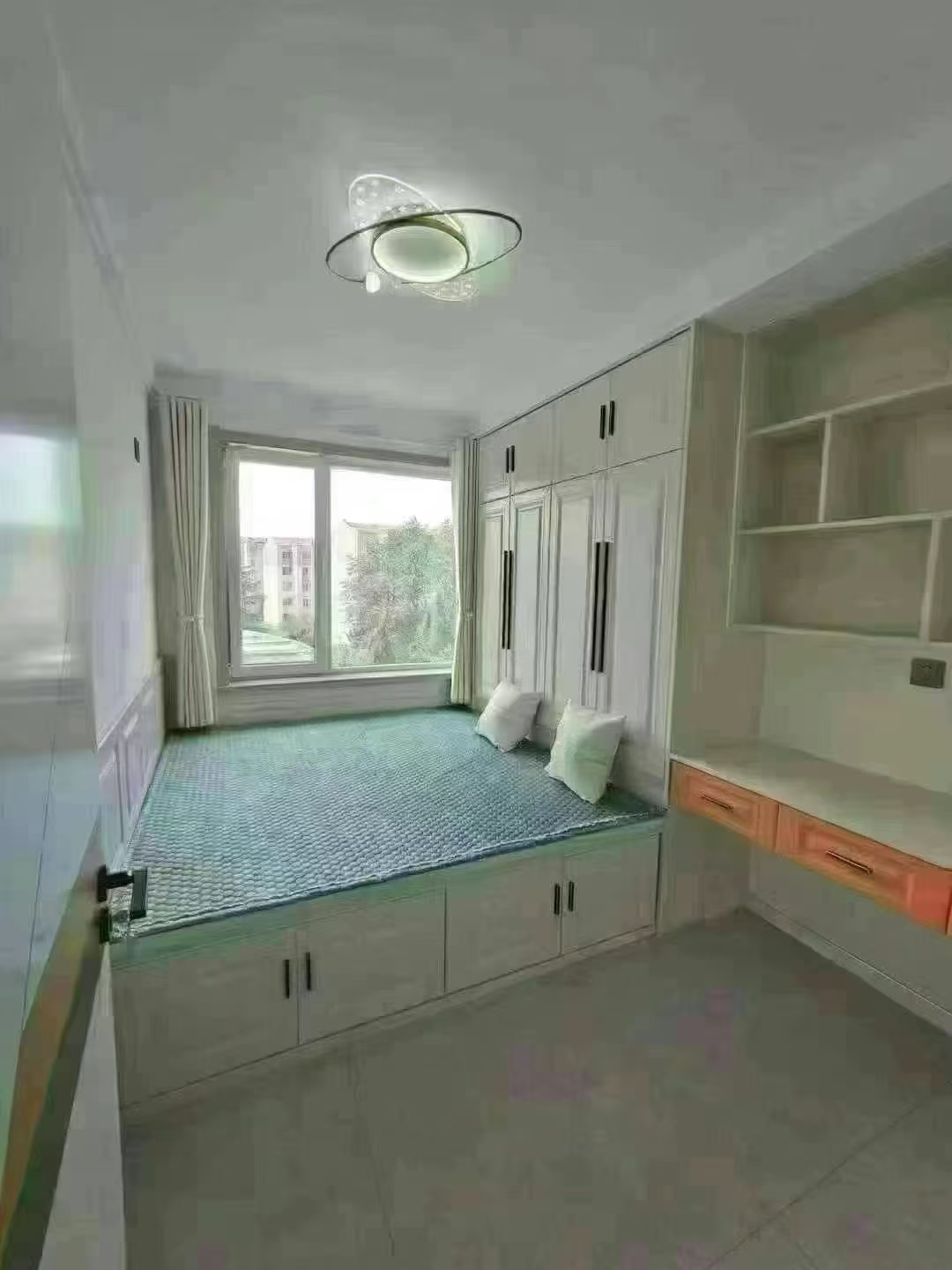 幸福小区3楼，66平，42.8万 精装修未住三室，地暖