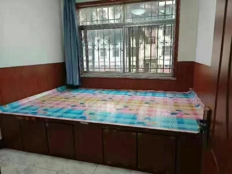 光明小区，一楼，65平，31.8万，两室两厅