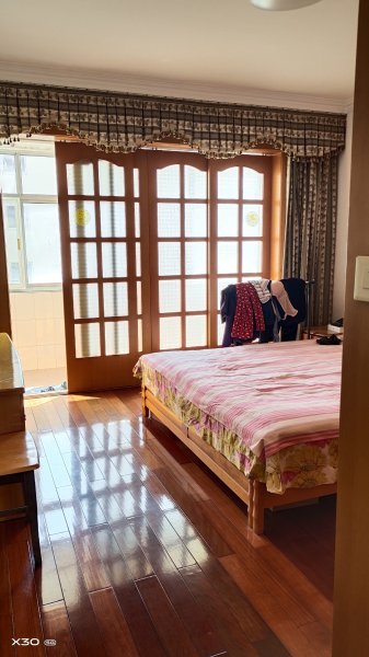 城东二区2楼95.28平精装二实验府前中学紧邻九龙汇商场利群超市母爱广场价格面议