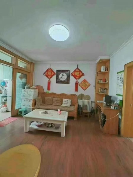 前源小区三楼，61平左右，二室朝阳间，28.8万