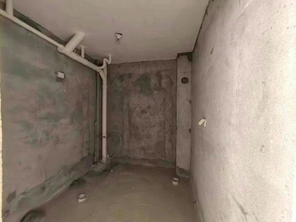 丽景华庭，一楼带大露台！117平！55.8万，三室两厅两卫