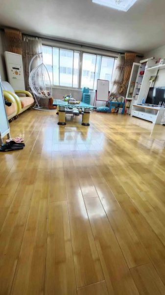 城东一区，4楼，142.58平，82.8万，3室2卫