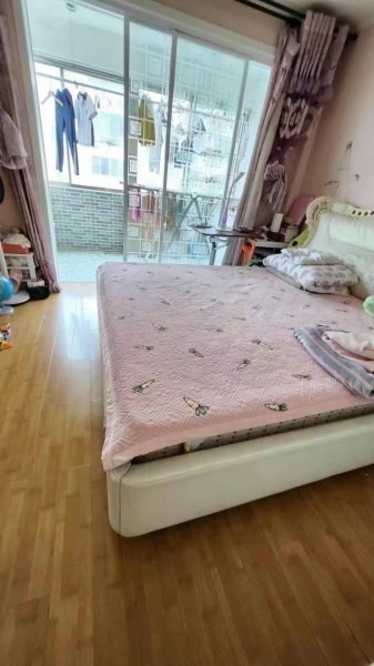 城东一区，4楼，142.58平，82.8万，3室2卫