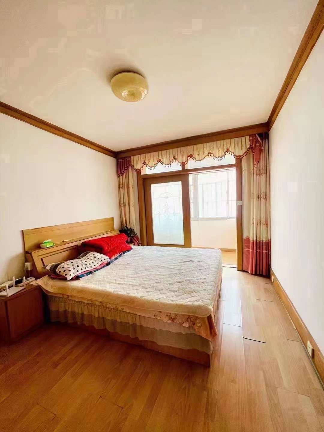 福利巷2楼75平，两室两厅，卫生间带窗