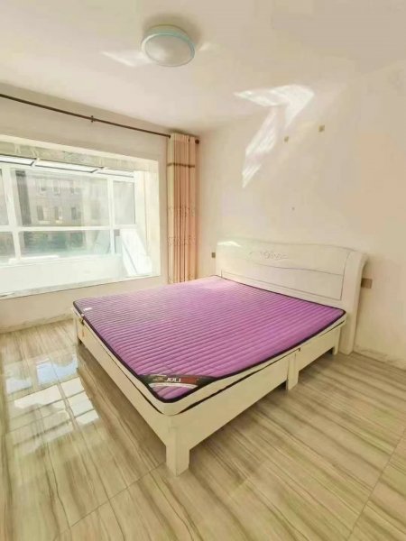 丽景华庭一楼92平三室精装