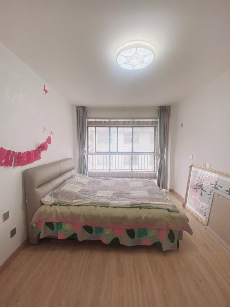 黄金花园框架三楼84.6平，二室二厅一卫，婚房精装