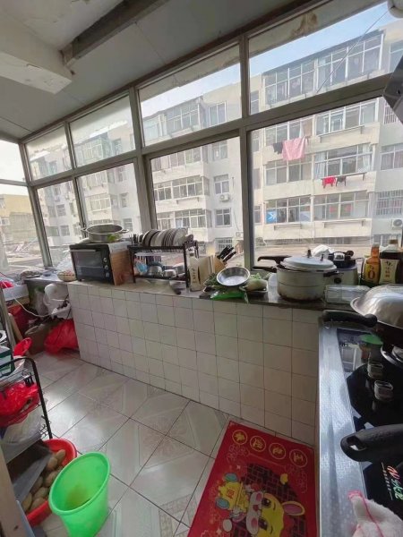 海峰街贴地2楼59平，一梯两户，双气，家里干净板正