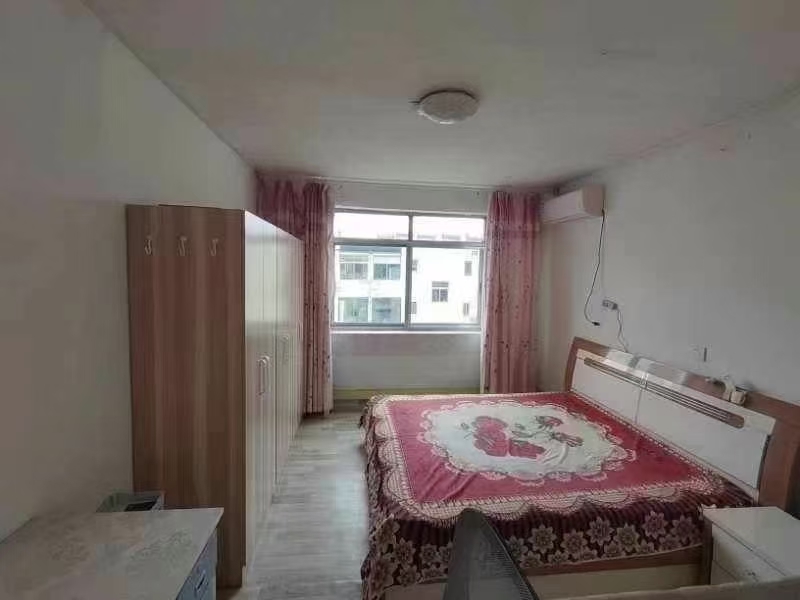 教育巷，贴地四楼，71平，29.8万