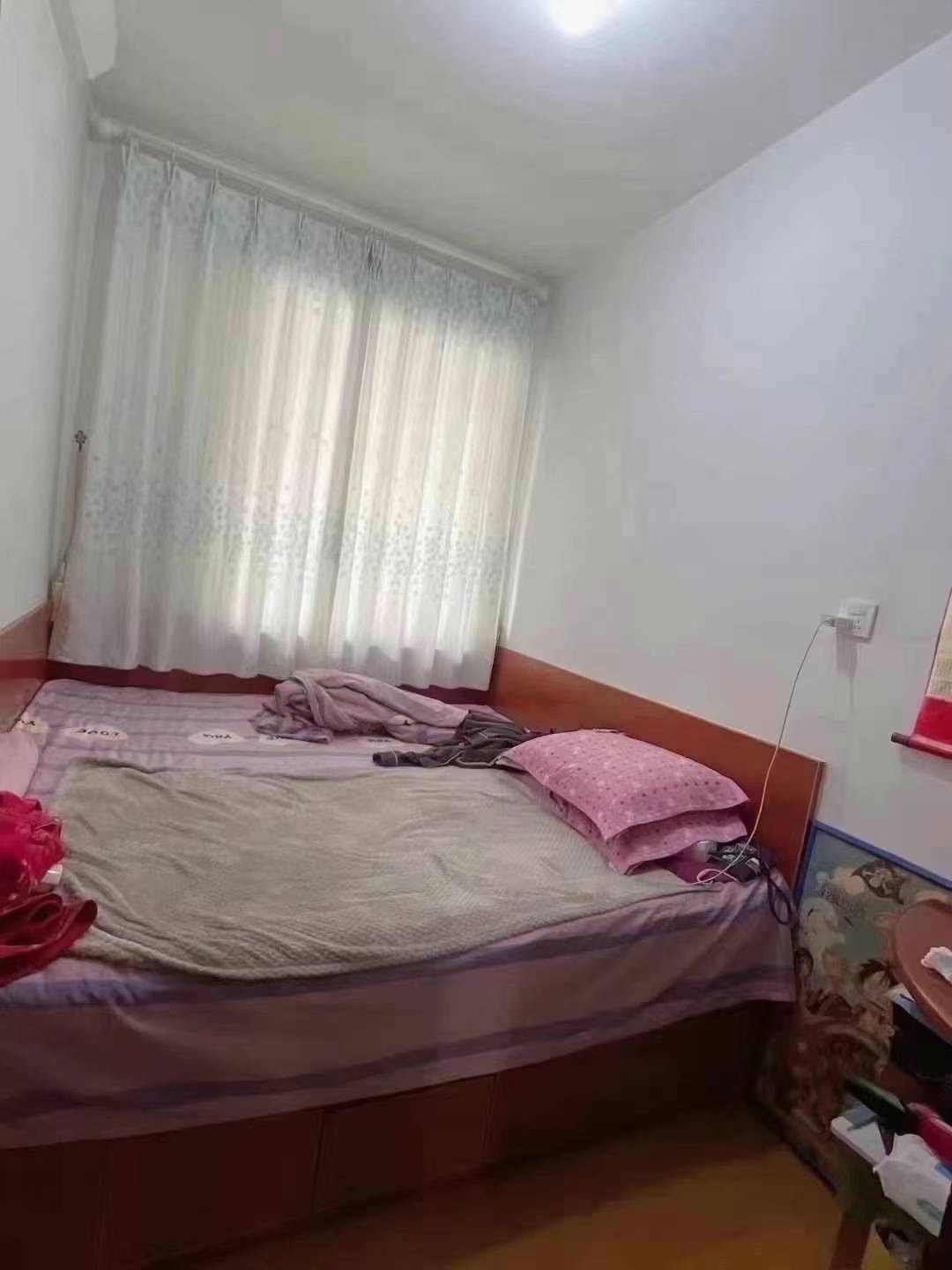 老人居住首选 海峰街贴地二楼59平，精装短住，两室，双气，拎包入住