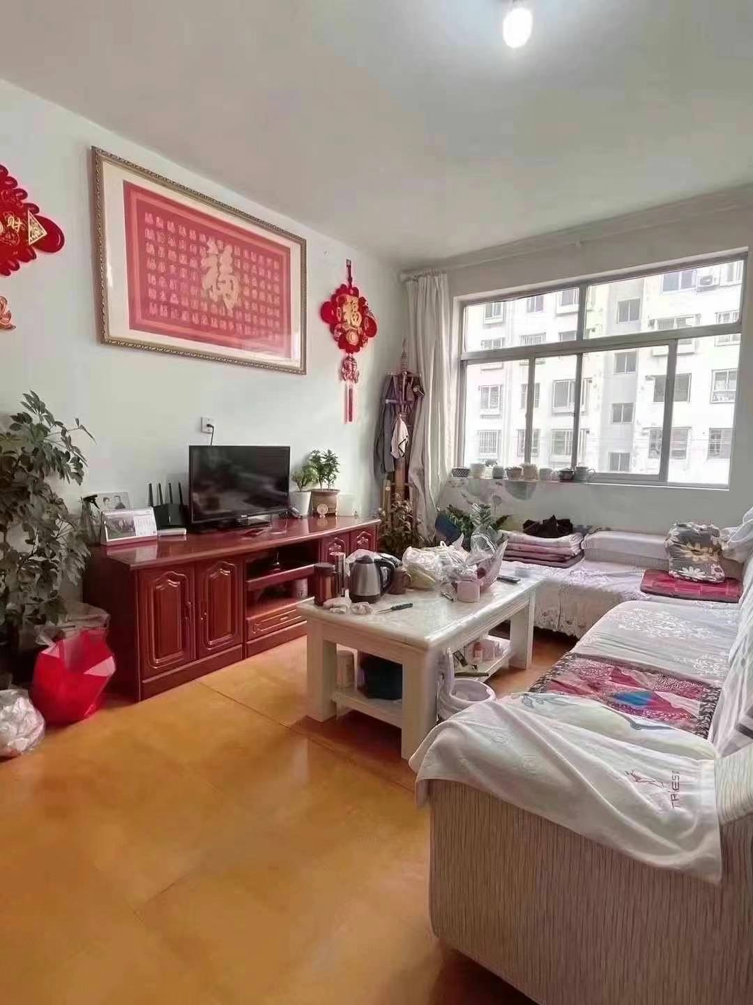 老人居住首选 海峰街贴地二楼59平，精装短住，两室，双气，拎包入住