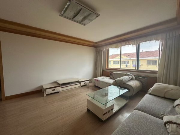 金泰小区5楼起脊，107.36平、25.8万 3室带餐厅，简单装修