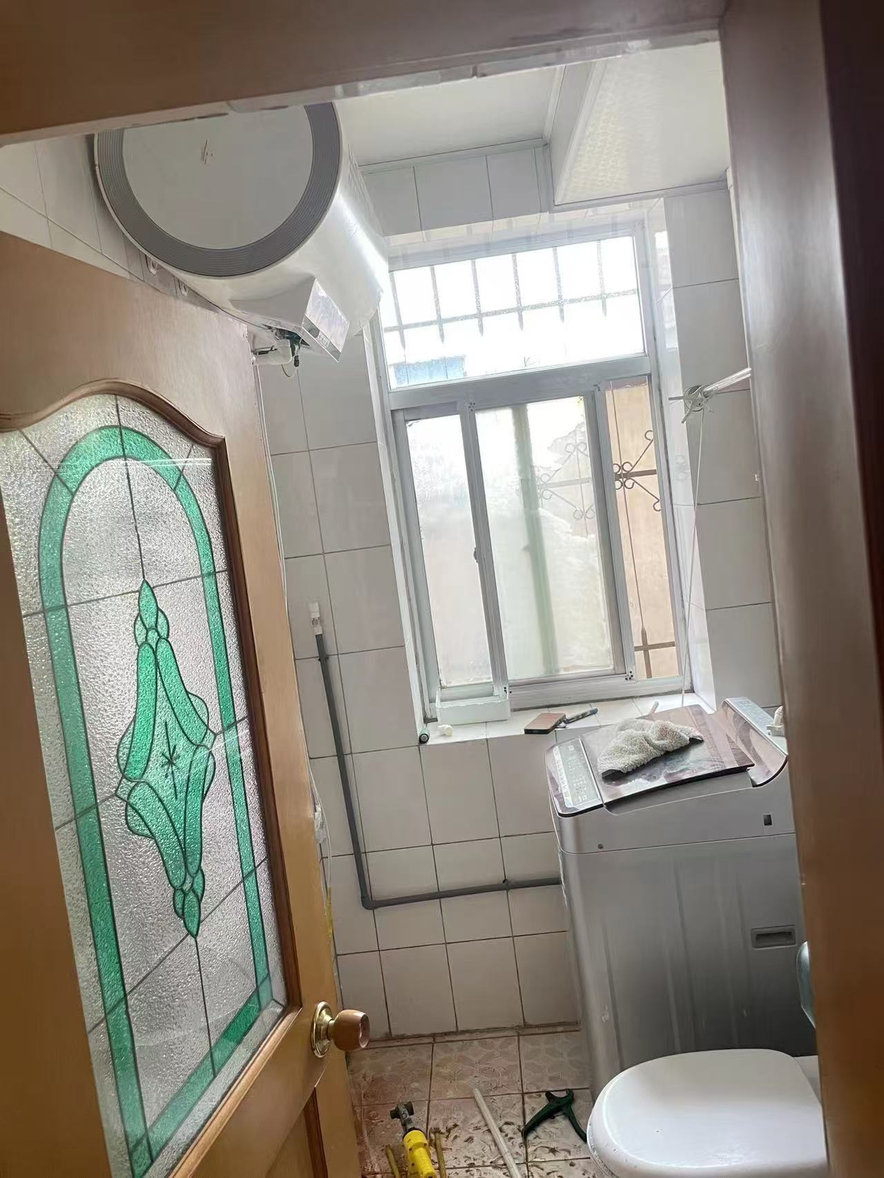 向阳二区一楼三室家电齐有空调热水器租金1000