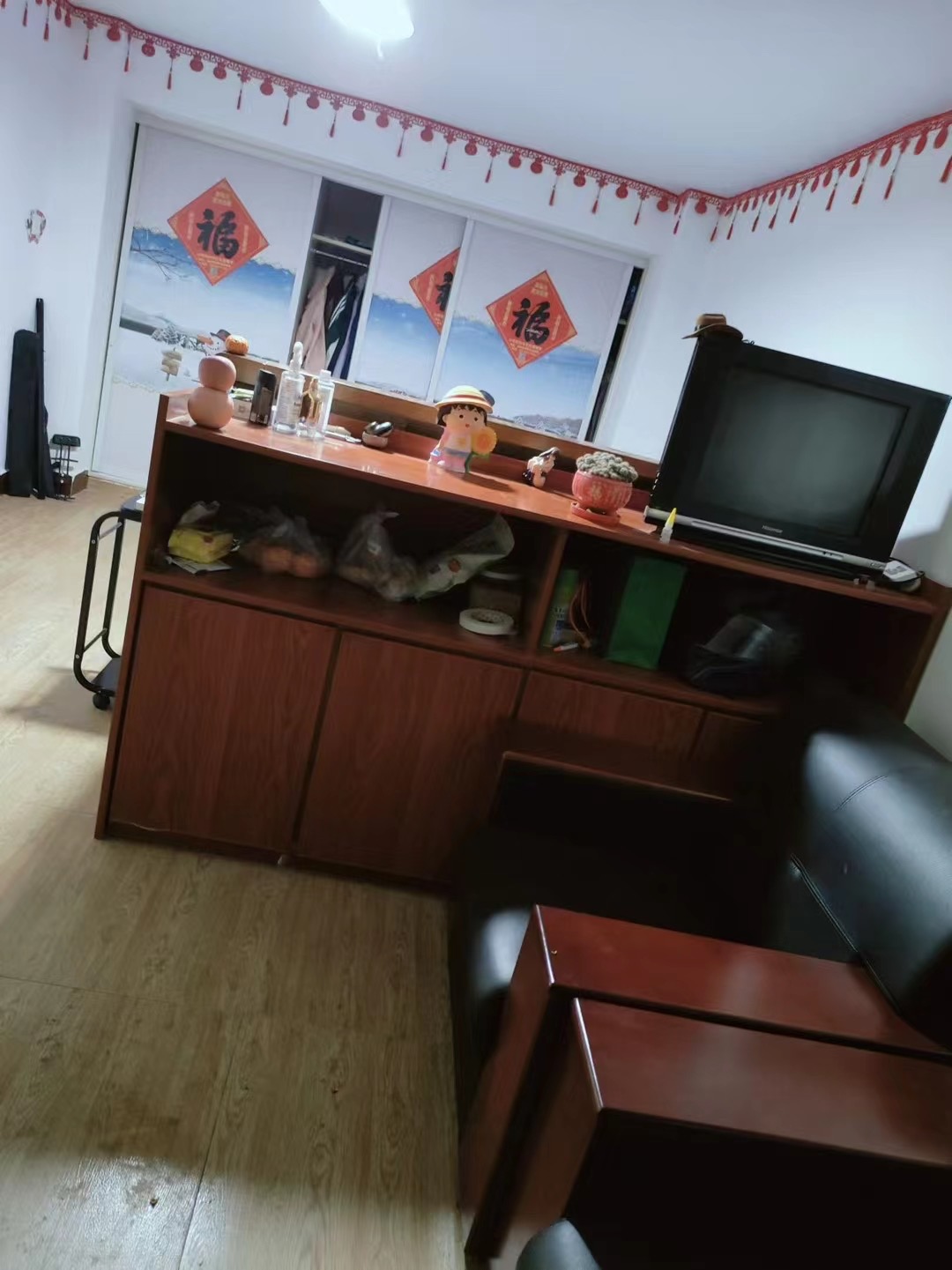 西城华府小公寓50多平，家电齐全，拎包入住